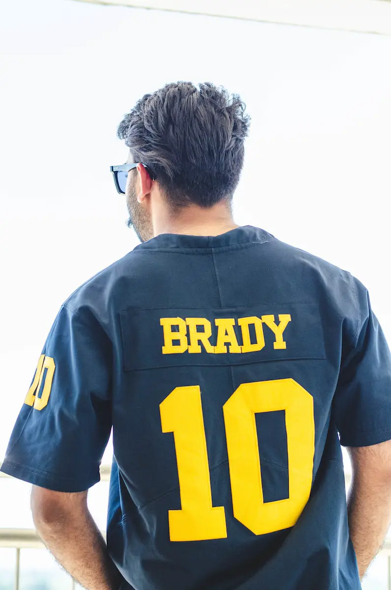 man in black and yellow nike 10 jersey shirt