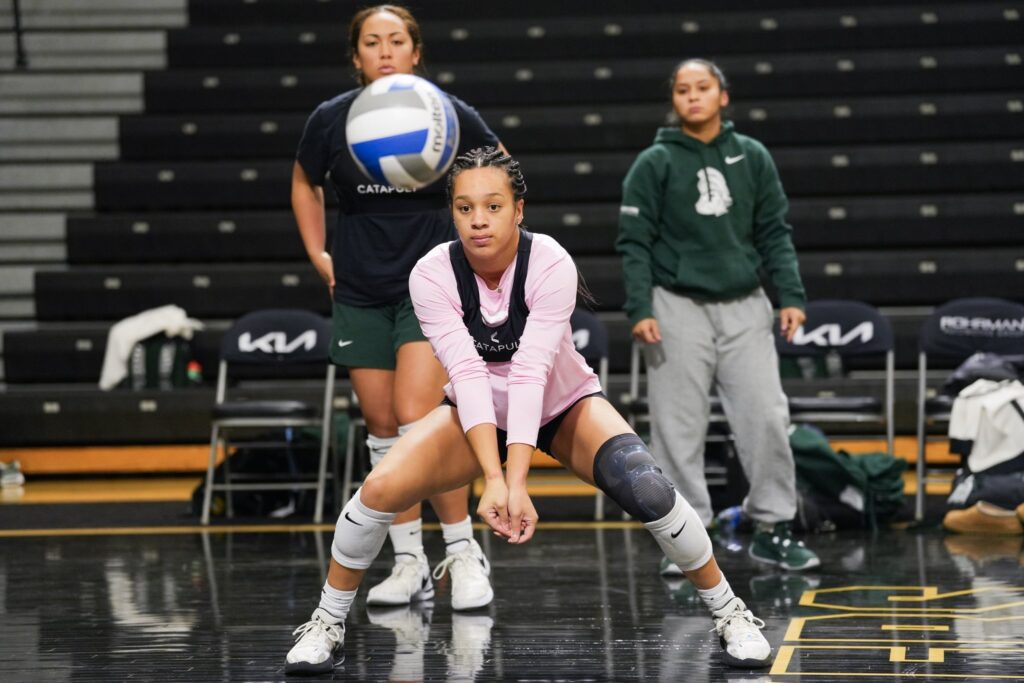 découvrez des conseils pratiques et des exercices efficaces pour améliorer votre touche au volleyball, optimiser vos passes et renforcer votre jeu collectif sur le terrain.