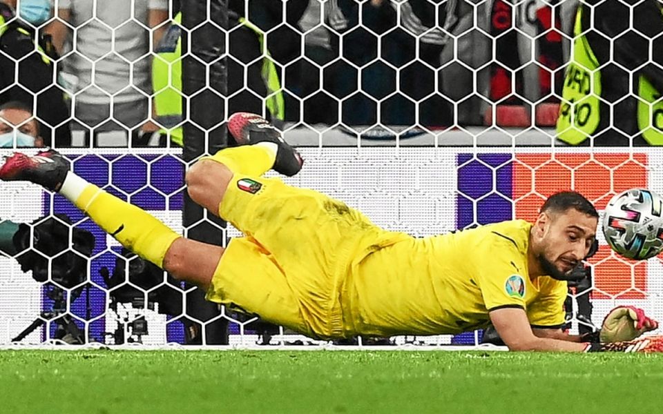 découvrez tout sur le rôle du gardien de but et l'importance de ses mains dans le football : techniques, règles et conseils pour mieux comprendre et améliorer vos performances.