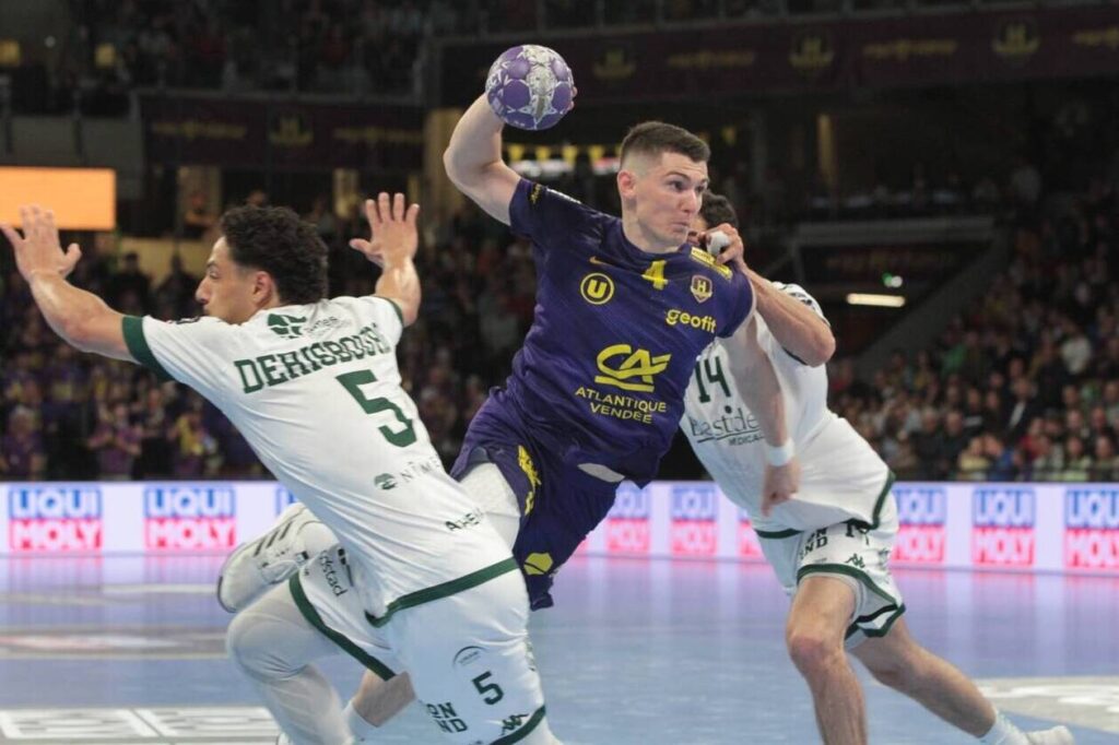 découvrez le rôle clé du meneur de jeu au handball : ses missions, qualités requises et conseils pour exceller à ce poste central dans l’équipe.