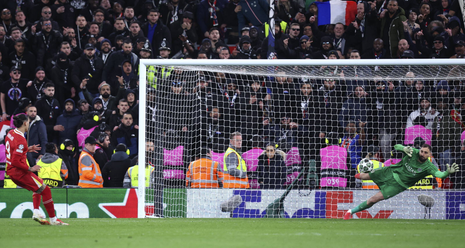 découvrez tout sur les tirs au but : règles, techniques et conseils pour réussir cet exercice décisif au football. améliorez vos performances et comprenez l'importance des penalties dans les matchs.