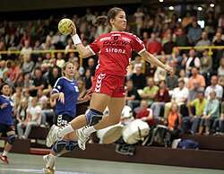 découvrez les principales caractéristiques du handball : règles du jeu, dimensions du terrain, nombre de joueurs, techniques et spécificités de ce sport collectif dynamique. idéal pour mieux comprendre ou débuter le handball.