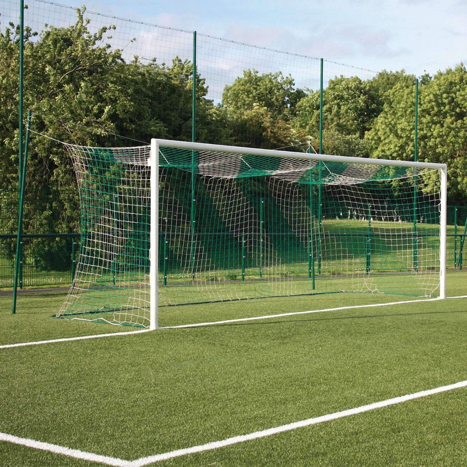 découvrez les dimensions officielles d'un poteau de football selon les normes en vigueur : hauteur, largeur et matériaux. idéal pour choisir ou installer un but de football adapté.