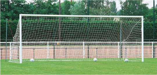 découvrez toutes les dimensions réglementaires d’un poteau de football : hauteur, largeur, profondeur et conseils pour bien choisir selon les normes officielles.