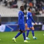 découvrez comment se vit la fin d'un match de foot, entre suspense, émotions et réactions des joueurs et supporters. analyse des moments clés du coup de sifflet final.