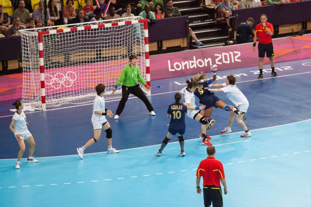 découvrez l’univers passionnant du handball : règles du jeu, astuces, histoire et actualités. suivez les compétitions, trouvez des conseils pour progresser et vivez toute la passion du handball en france et dans le monde.