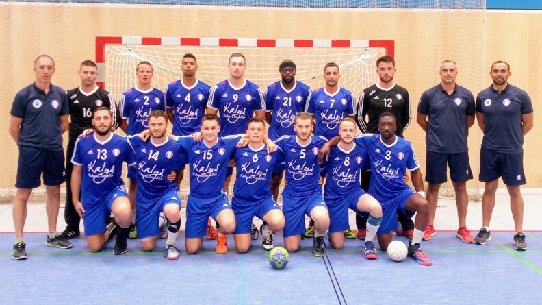 découvrez les règles et conseils pour jouer au handball en équipe, renforcer l’esprit collectif et améliorer vos performances sur le terrain grâce à des stratégies adaptées à tous les niveaux.