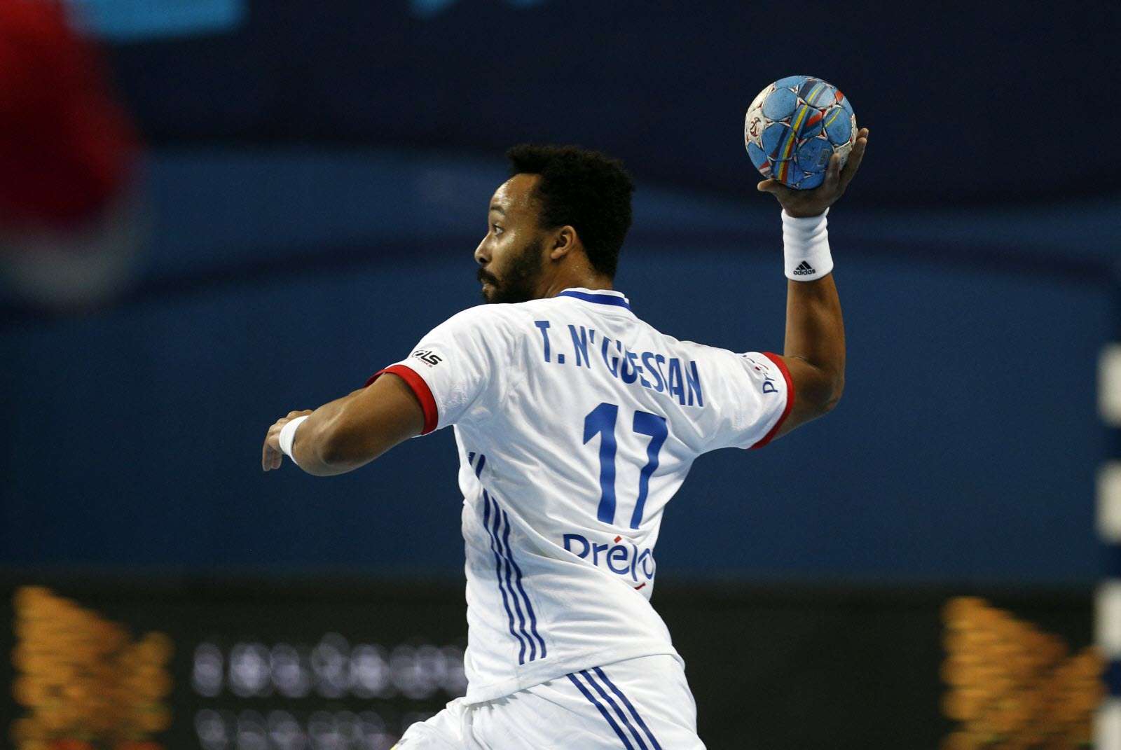 découvrez tout sur les joueurs de handball : leurs rôles, qualités, meilleurs profils et conseils pour progresser dans ce sport dynamique. idéal pour passionnés et débutants !