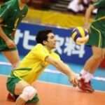 découvrez pourquoi certains joueurs portent un maillot différent au volley-ball. explication du rôle du libéro et des règles officielles concernant ce maillot spécifique.