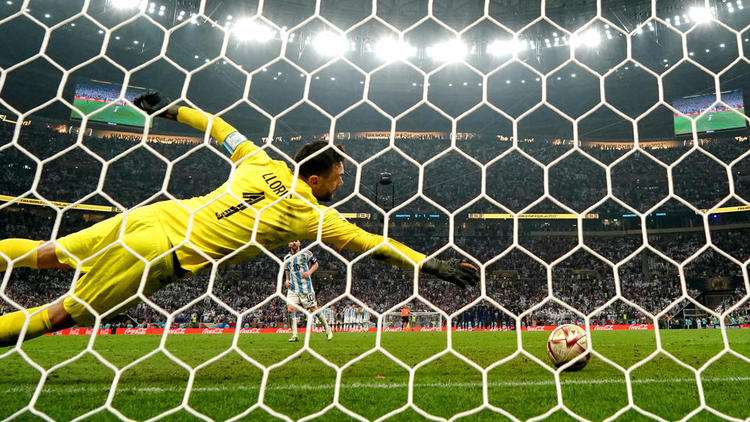 découvrez l'origine du penalty à 11 mètres dans le football : son histoire, la raison de sa création et comment il s'est imposé comme moment-clé des matchs.