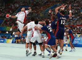 découvrez comment améliorer la puissance de tir au hand-ball grâce à des conseils pratiques, des exercices efficaces et les techniques des pros pour marquer plus facilement.