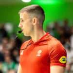 découvrez le rôle crucial de l'arbitre dans le sport, garant du respect des règles, de l'équité et du bon déroulement des compétitions. un acteur indispensable à chaque match !