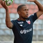 découvrez tout sur la touche au foot : règles, techniques, astuces pour bien la réaliser et conseils des pros pour améliorer vos remises en jeu lors de vos matchs de football.