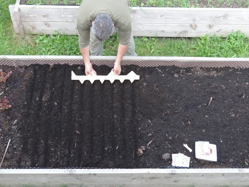 découvrez comment tracer une ligne droite parfaite sur un terrain, que ce soit pour le sport, le jardinage ou la construction. conseils pratiques et outils utiles pour un marquage précis et durable.
