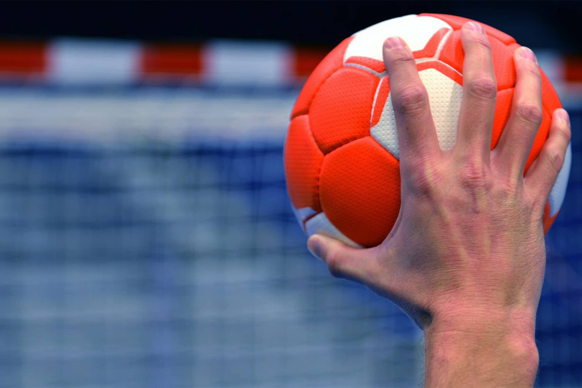 découvrez l'importance du coup d'envoi au handball, les règles à respecter et son influence sur le déroulement du match. conseils pratiques pour bien débuter votre rencontre !