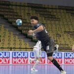 découvrez la signification du coup d'envoi au handball, les règles à respecter et son importance dans le déroulement d'un match. explications claires pour passionnés et curieux du handball.