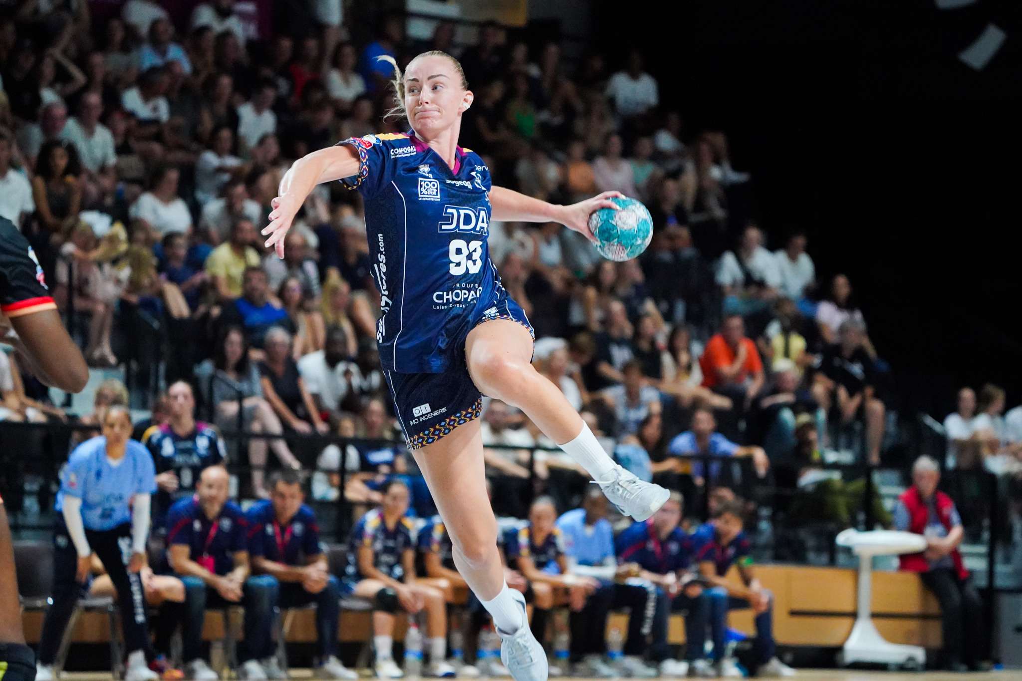 découvrez la durée d'un match de handball, le temps réglementaire, les éventuelles prolongations et les règles officielles en vigueur.