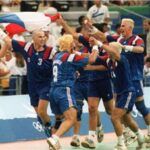 découvrez l’histoire fascinante du handball : de ses origines à son évolution, les grandes dates, l’apparition des règles et l’essor de ce sport collectif à l’international.