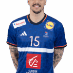 découvrez combien de joueurs composent une équipe de handball, les rôles sur le terrain et les règles concernant les effectifs lors d’un match de handball.