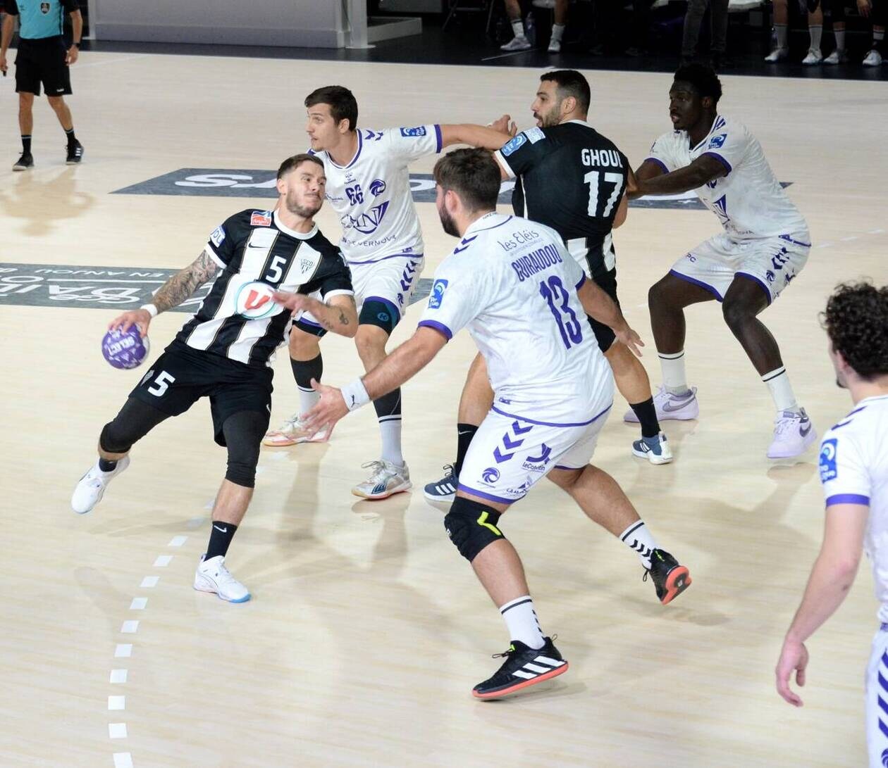 découvrez le système de points au handball : comptage des buts, règles de score, et astuces pour mieux comprendre le déroulement d’un match de handball.