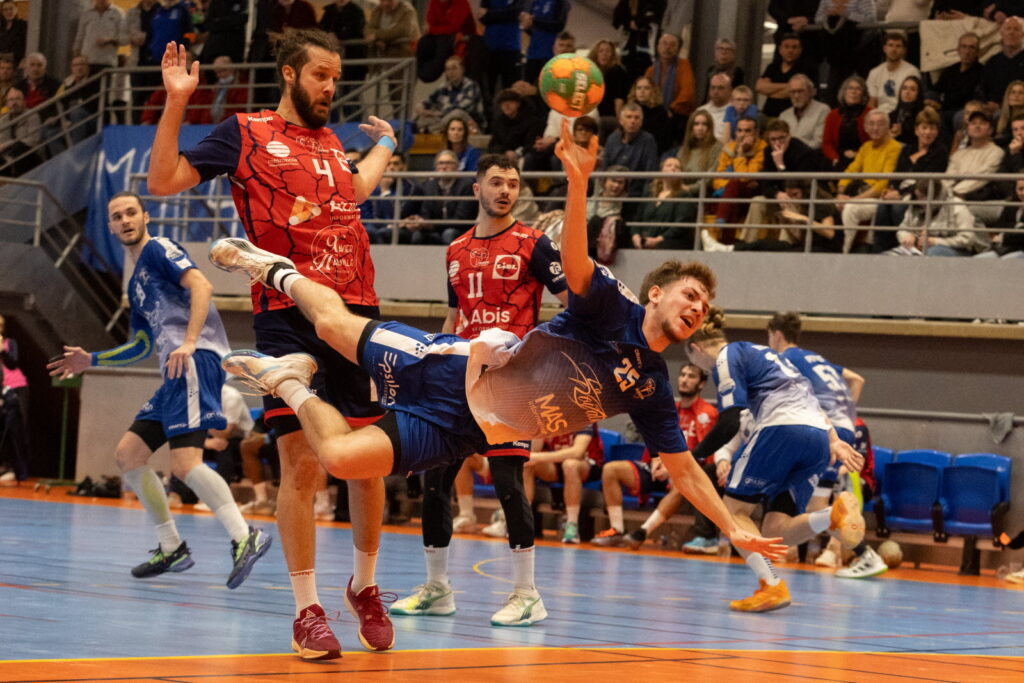 découvrez comment sont attribués les points au handball, les règles de comptage, l’évolution du score, et tout ce qu’il faut savoir pour bien suivre un match de handball.