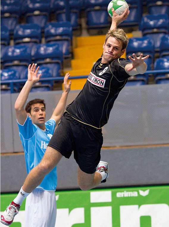 découvrez les différents postes au handball, leurs rôles et spécificités sur le terrain. informez-vous sur les missions de chaque joueur pour mieux comprendre l’organisation d’une équipe de handball.