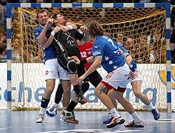 découvrez le rôle pivot au handball : ses missions, son importance dans le jeu, et les qualités essentielles pour exceller à ce poste stratégique.