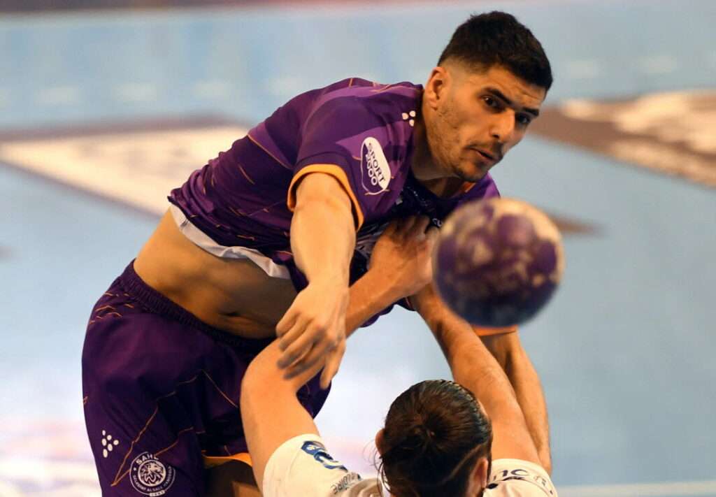 découvrez la durée officielle d'un match de handball et les temps de jeu selon les catégories, avec explications sur les pauses, le temps mort et le règlement actuel.