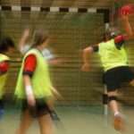 découvrez des astuces efficaces pour progresser en handball, améliorer votre technique et optimiser vos performances sur le terrain.