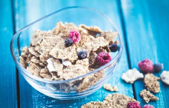 découvrez les bienfaits de son d'avoine pour la santé : riche en fibres, il favorise la digestion, régule le taux de cholestérol et aide à maintenir un poids équilibré.