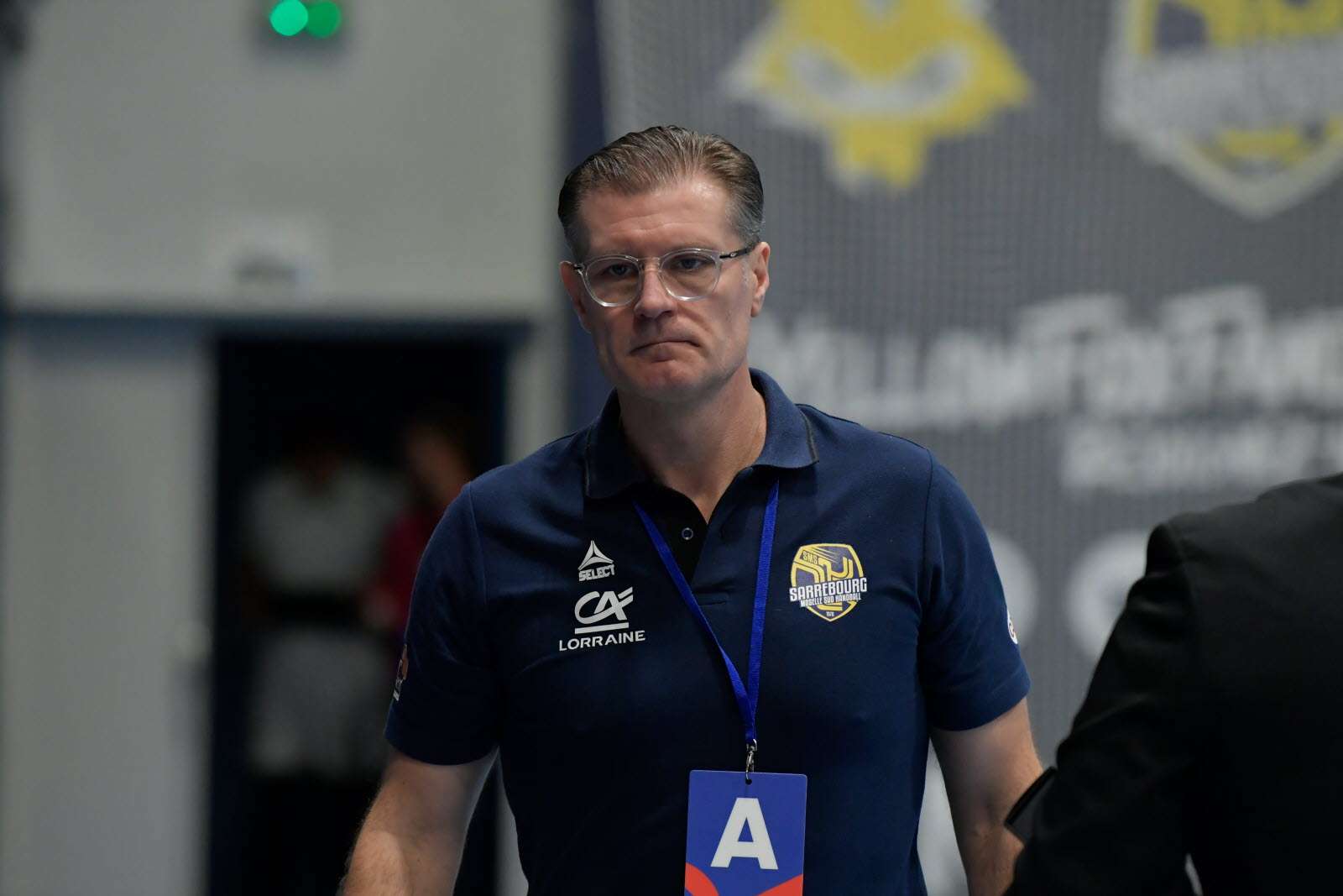 découvrez notre guide complet pour devenir entraîneur de handball et réussir dans cette carrière passionnante. conseils, formations et astuces pour vous guider vers le succès.