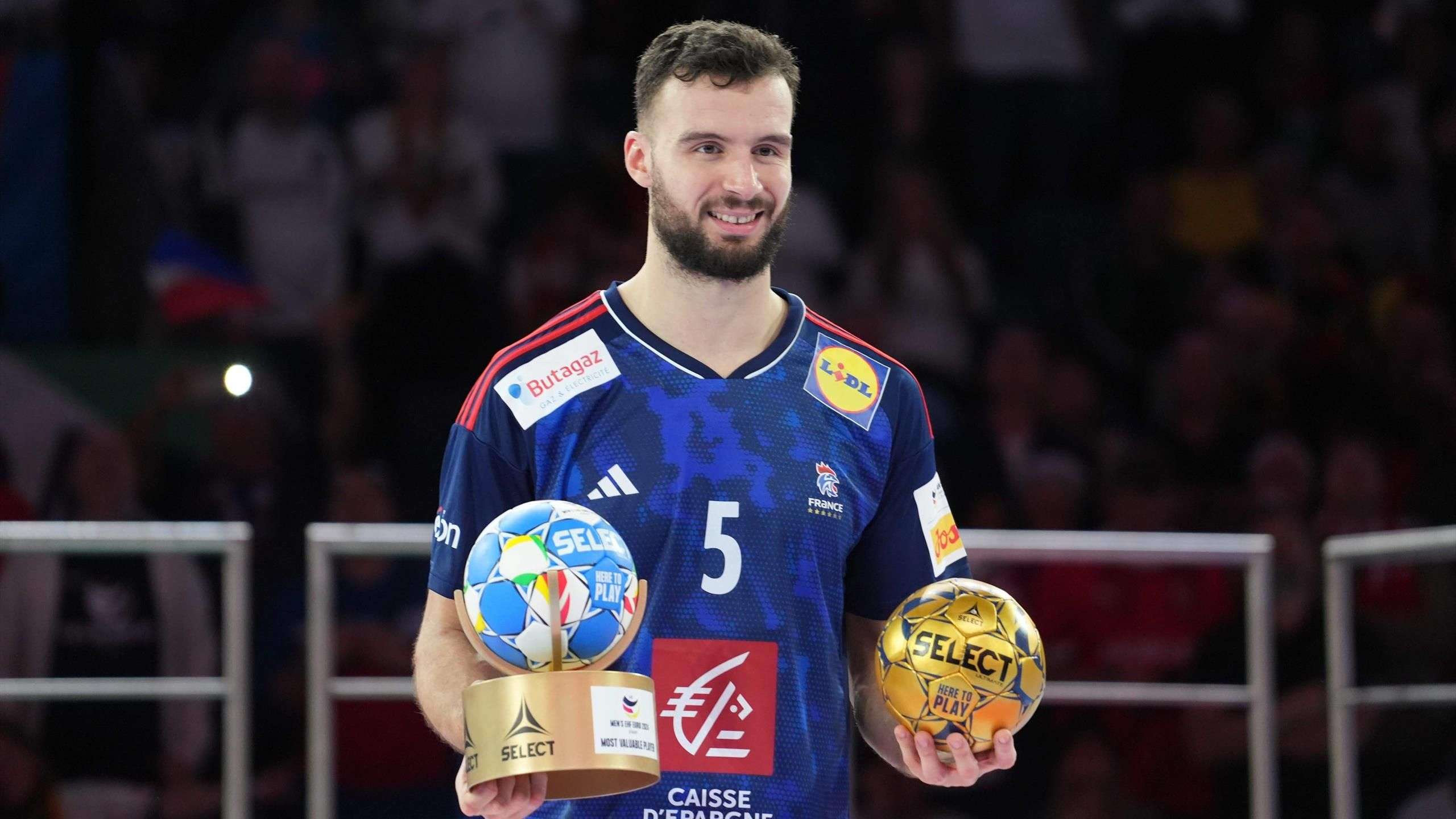 découvrez les meilleures astuces et conseils pour devenir un excellent joueur de handball, améliorer vos compétences et performer sur le terrain.