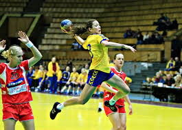 découvrez les règles essentielles et les meilleures stratégies du handball pour débutants et passionnés. apprenez comment jouer, marquer des points et optimiser vos performances sur le terrain.