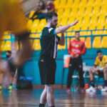 découvrez l'histoire du handball, des origines du sport jusqu'aux compétitions mondiales actuelles, en explorant son évolution et ses moments clés.