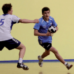 découvrez les meilleures techniques de dribble en handball pour améliorer votre maîtrise du ballon, surprendre vos adversaires et progresser rapidement sur le terrain.