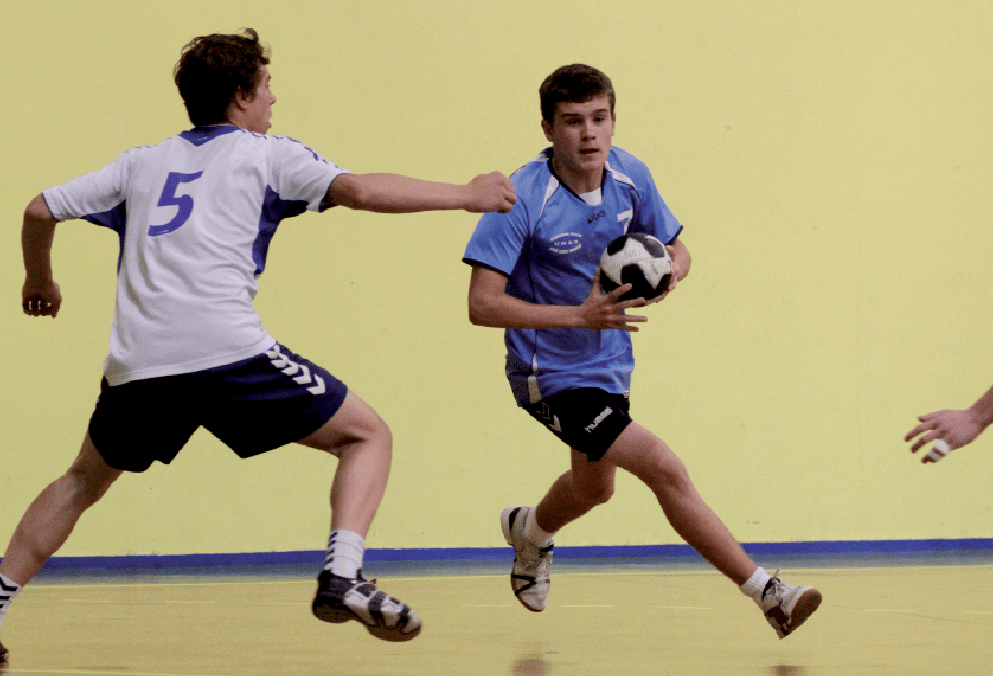 découvrez les meilleures techniques de dribble en handball pour améliorer votre maîtrise du ballon, surprendre vos adversaires et progresser rapidement sur le terrain.