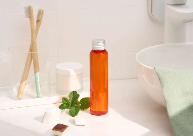 découvrez les bienfaits du bain de bouche oil pulling et apprenez à l'utiliser correctement pour une meilleure hygiène bucco-dentaire naturelle.