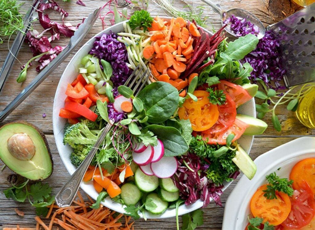 découvrez les bienfaits de l'alimentation vivante en 2026 : santé, vitalité et bien-être grâce à une nutrition naturelle et riche en enzymes.