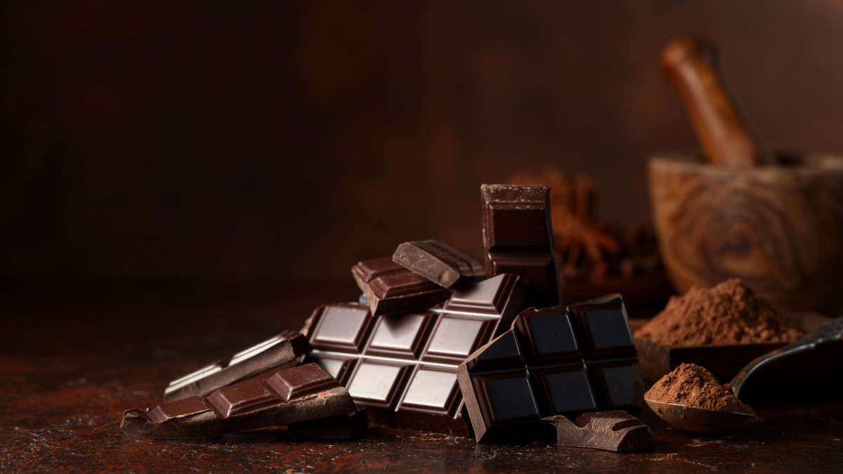 découvrez les bienfaits du chocolat noir 70% et plus : antioxydants puissants, amélioration de la santé cardiovasculaire, stimulation du moral et énergie naturelle.