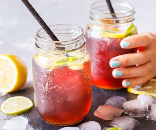 découvrez notre boisson désaltérante non sucrée, idéale pour rester frais et hydraté tout l'été sans culpabilité.