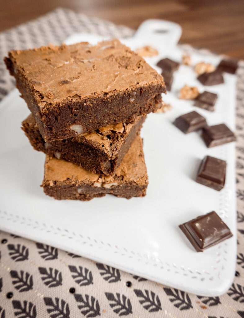 découvrez notre recette facile de brownie aux noix, un dessert fondant et croquant parfait pour toutes les occasions.