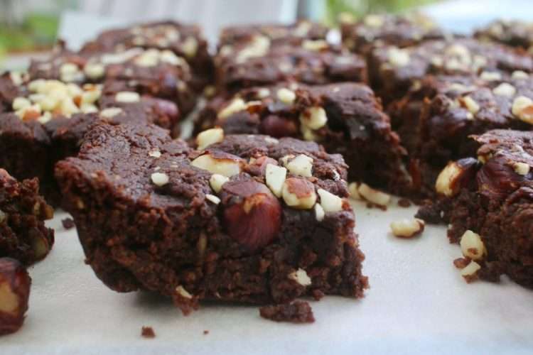 découvrez notre recette de brownie à la patate douce, saine et délicieuse, parfaite pour un dessert gourmand et nutritif.