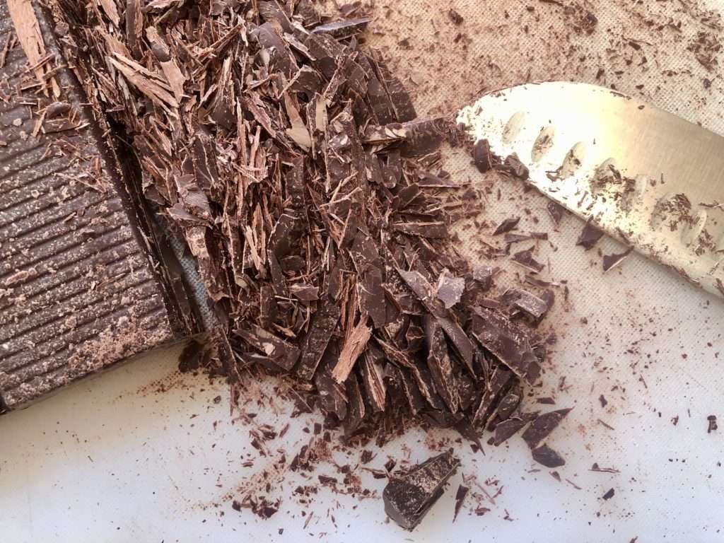 découvrez les bienfaits et les risques du chocolat cru, une gourmandise naturelle aux multiples vertus pour la santé.