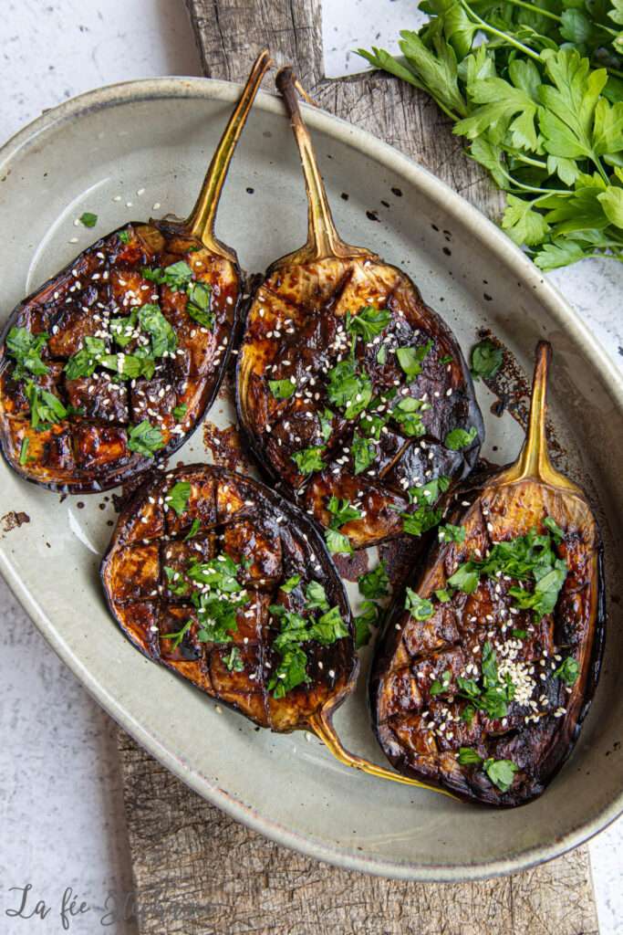 découvrez comment cuisiner l'aubergine au miso avec une recette savoureuse et facile à préparer, parfaite pour un repas sain et gourmand.