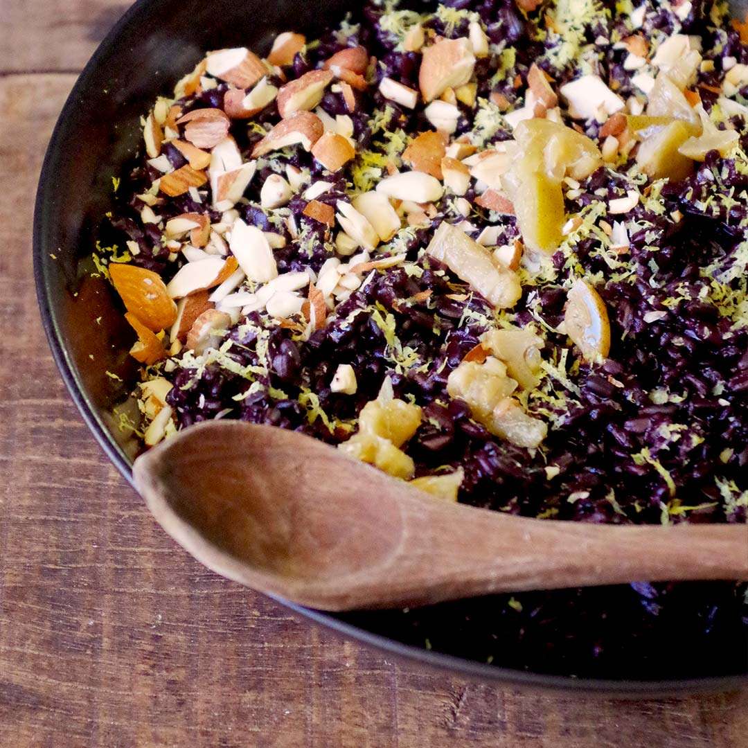 découvrez comment cuisiner le riz noir vénéré et ses nombreux bienfaits pour la santé. guide complet pour une cuisson parfaite et savourer toutes ses qualités nutritives.