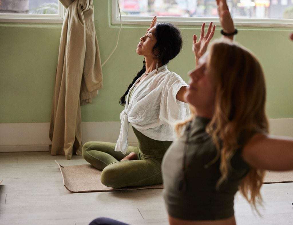 apprenez à débloquer votre plexus solaire pour améliorer votre bien-être physique et émotionnel grâce à des techniques simples et efficaces.