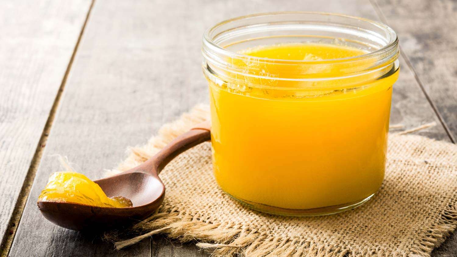 découvrez les bienfaits du ghee, beurre clarifié traditionnel, et ses nombreux usages en cuisine et en santé pour une alimentation saine et savoureuse.