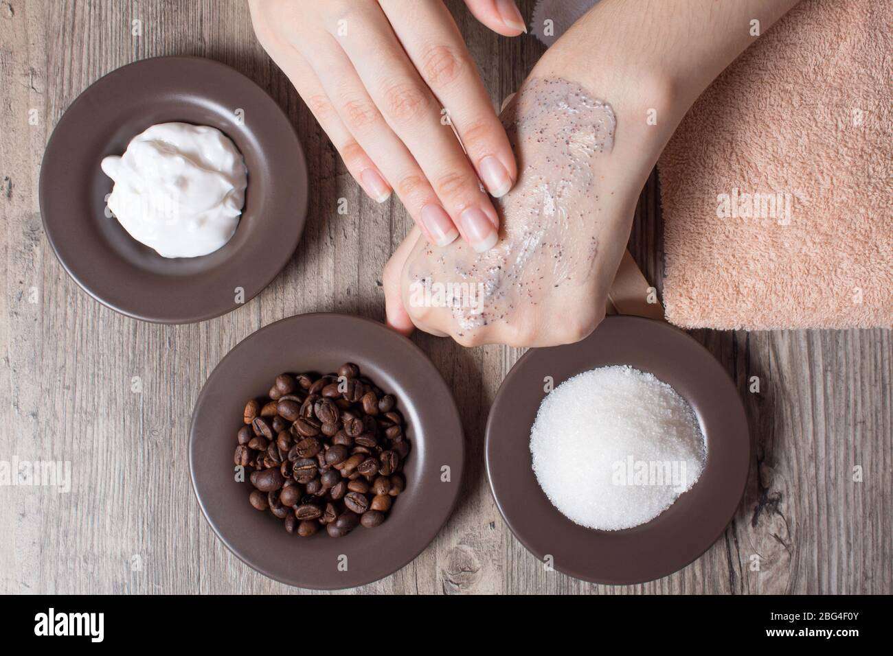 découvrez comment réaliser un gommage au sel maison naturel pour exfolier votre peau en douceur et la rendre plus lumineuse et revitalisée.