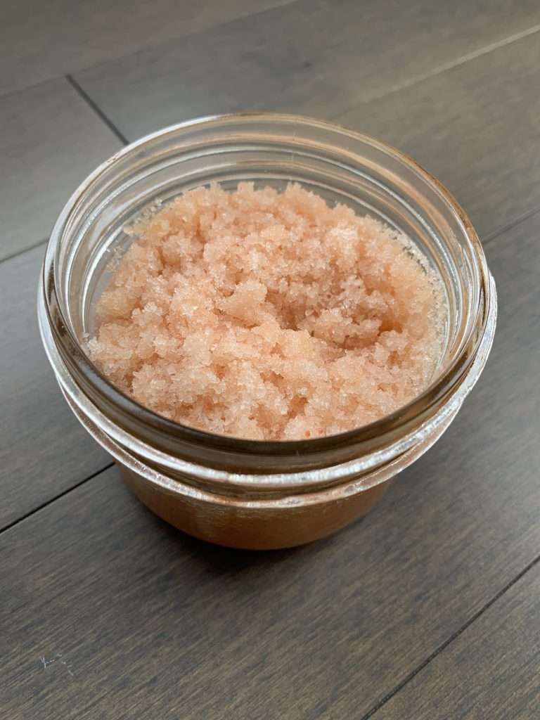 découvrez comment réaliser un gommage au sel maison naturel pour une peau douce et exfoliée, avec des ingrédients simples et efficaces.