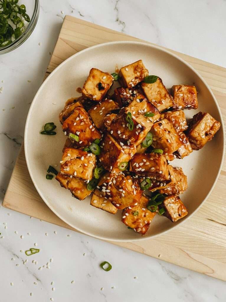 découvrez comment mariner du tofu savoureux pour sublimer vos plats végétariens avec des saveurs riches et délicieuses.
